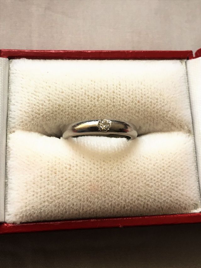 石が邪魔にならず、お手入れが簡単でシンプルなデザイン