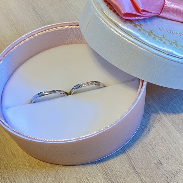 シンプル且つ細かい輝きがあり、満足です。