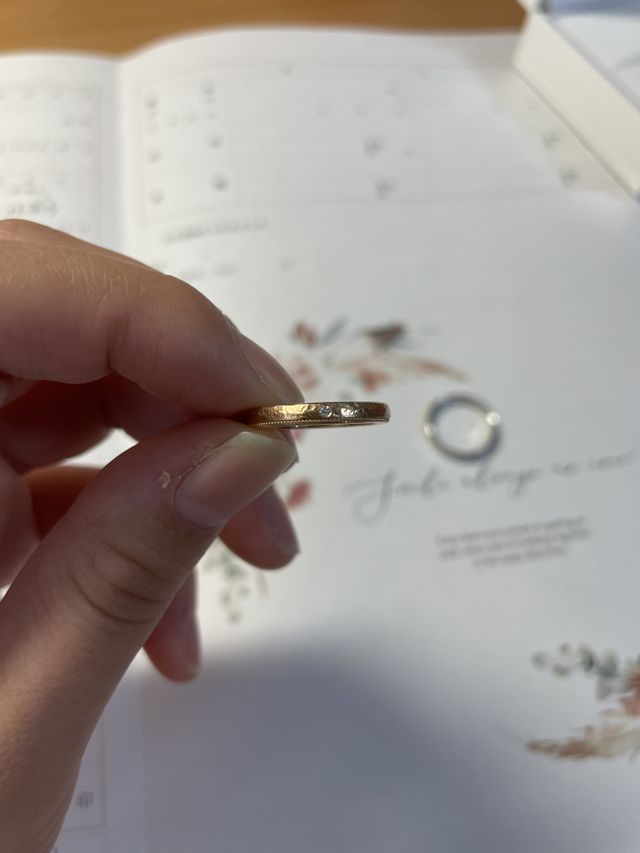 女性用。アプリコットゴールドです。