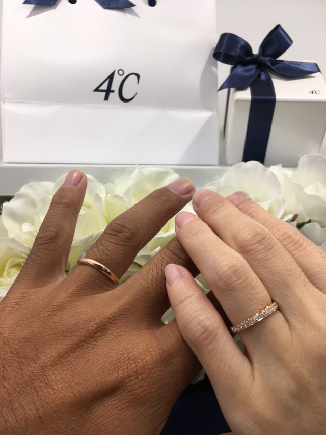 大好きな人と一緒に選んだ結婚指輪はとても輝いて見えました♪
