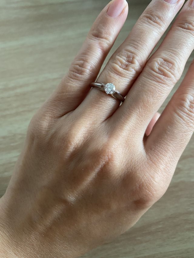 ダイヤの輝きがとっても綺麗で何度もうっとりしてしまいます