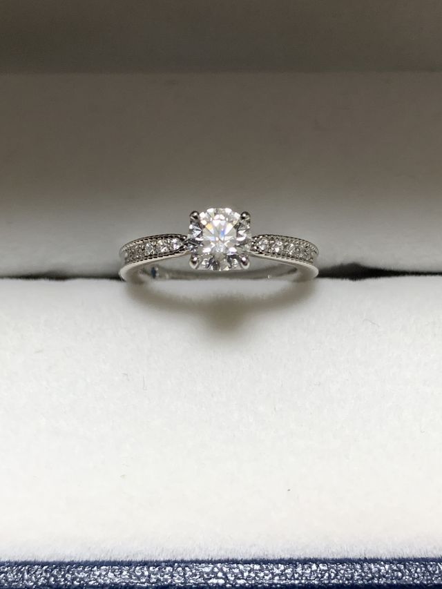 購入した婚約指輪です。
