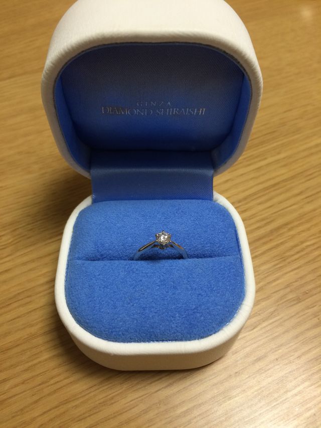 0.3カラットでカットの等級がエクセレントです。