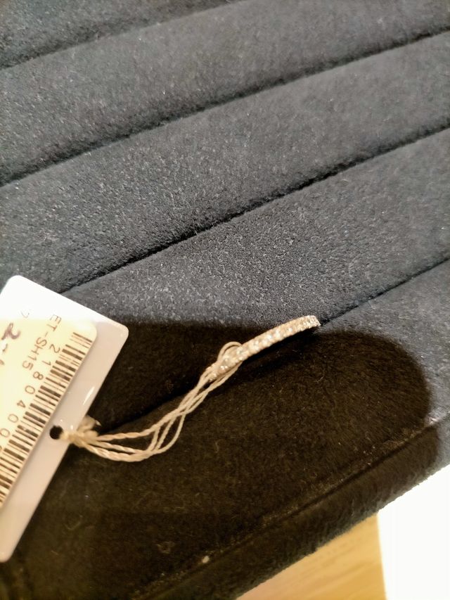 エタニティの指輪はキラキラと輝いていてとてもきれいでした。