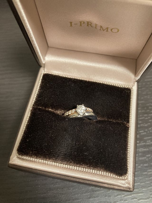 シルバーとピンクゴールドを組み合わせたデザインです