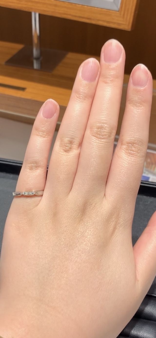 試着時のため小指で