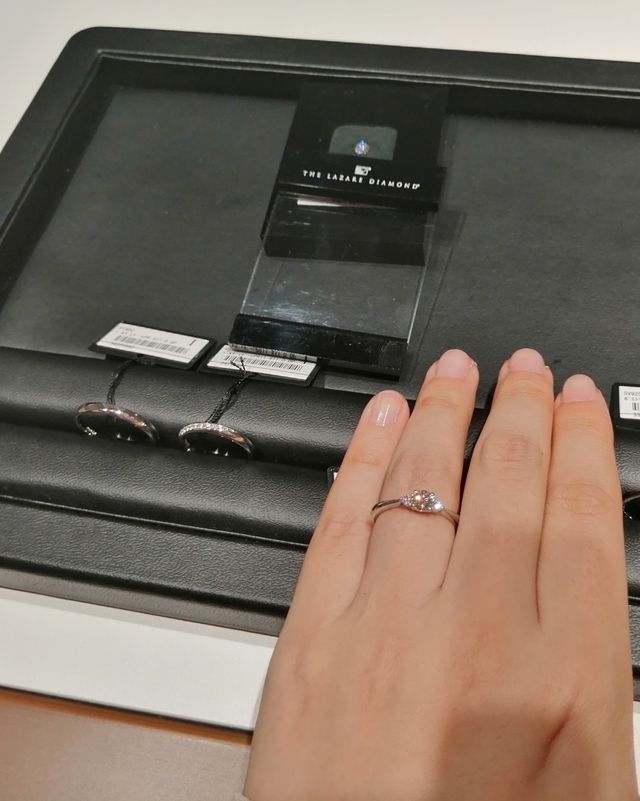 試着した時の写真です。輝きがすごく良かったです。