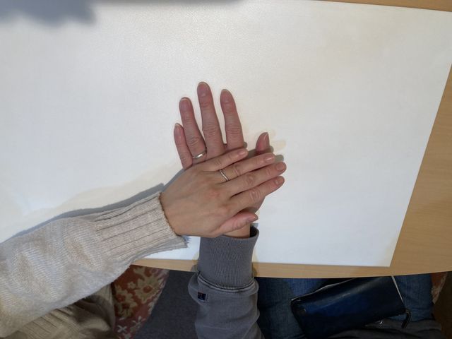 結婚１０年目の区切りに新しい結婚指輪を購入。記念の写真です。