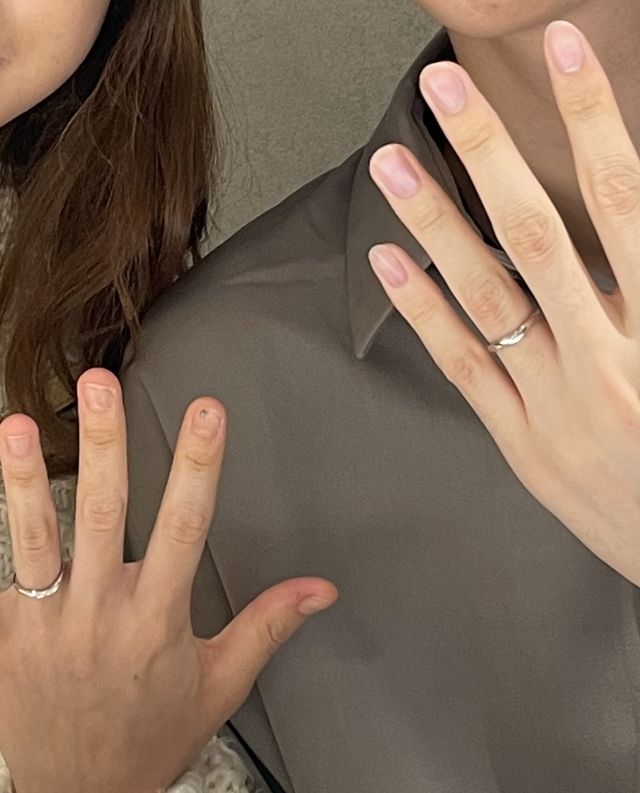 指輪をつけた時にスタッフの方に撮っていただきました。