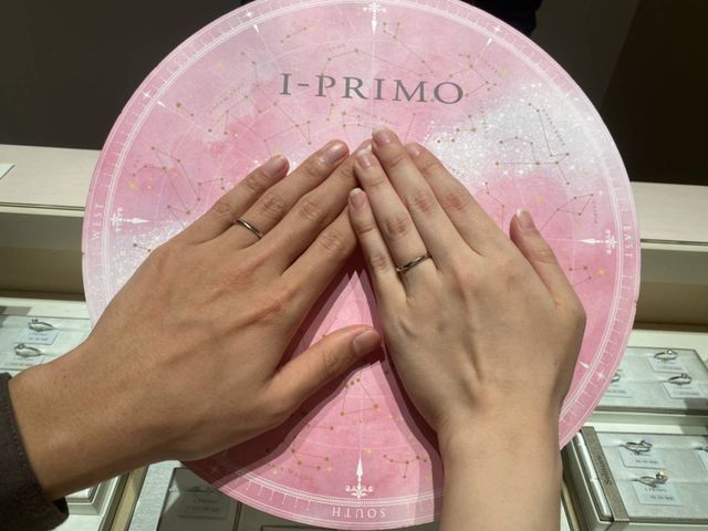 初めての結婚指輪を購入して、記念に撮りました。
