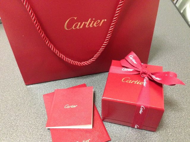 付属の説明書、箱、証明書です