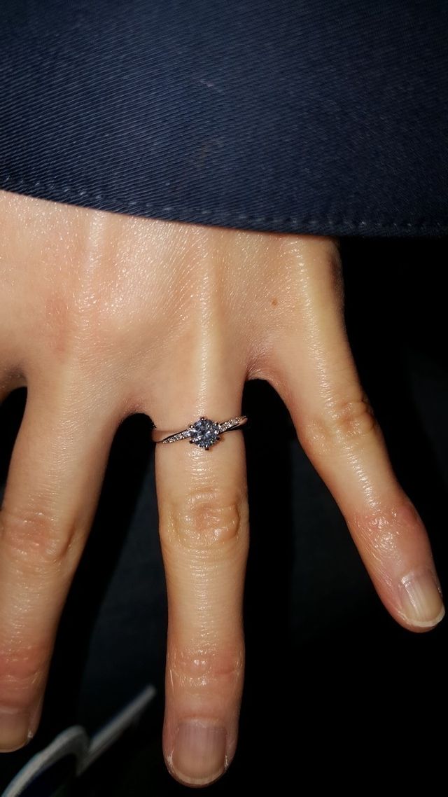 デザインはウェーブがかかっていて、シンプルだけど上品な指輪。