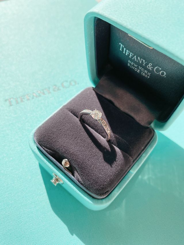 婚約指輪はティファニーブルーのボックスに入れて頂けます