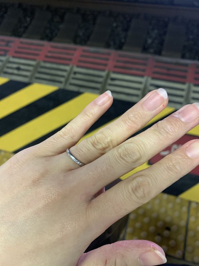 夜暗いところでも、綺麗に控えめに光ります。