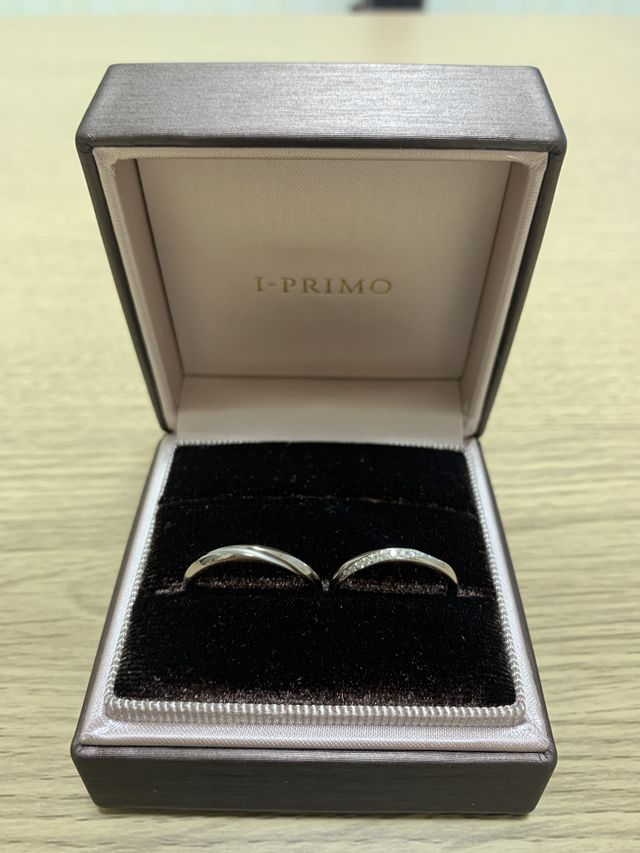 強さと優しさを寄り添わせ、1つの物語を紡ぎ出すという指輪です