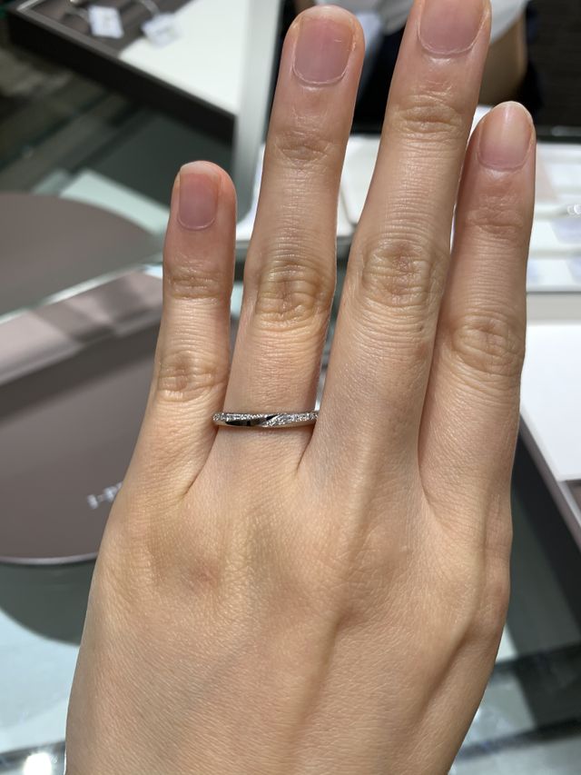 ダイヤが華やかなデザイン