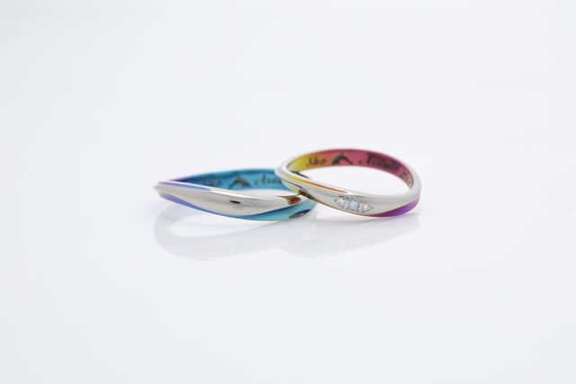 お互いの色はタンザナイトで丁度重なります。