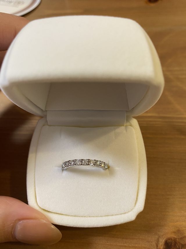 ハーフエタニティリング
0.6カラット
