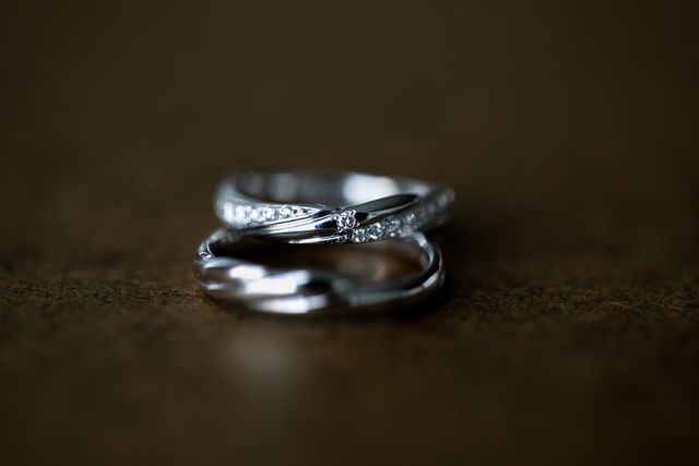 真ん中に天然のピンクダイヤを入れていただきました。