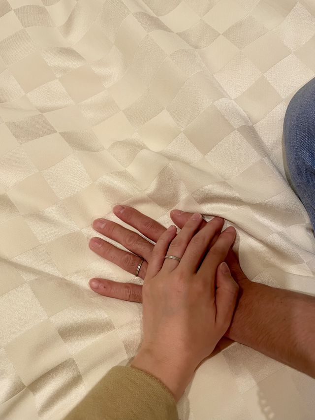 女性の方にはさり気ない小さいダイヤが付いています。