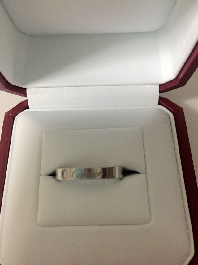 カルティエのエングレーブドというデザイン！石なしもあり！