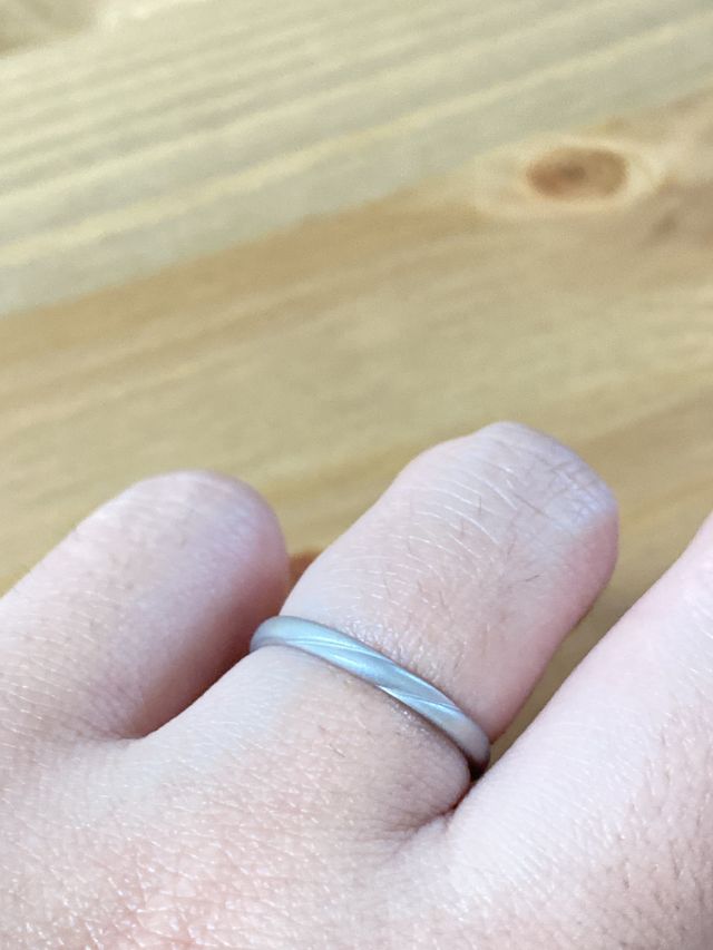 とてもスマートでスタイリッシュな
のでつけやすいです。