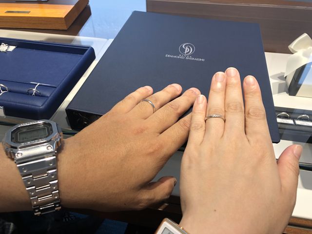 似合う形をひとつずつ試着してみつけることができました。