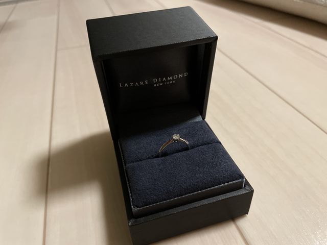 と高級感ある箱で黒とシルバーリングとの相性が抜群です