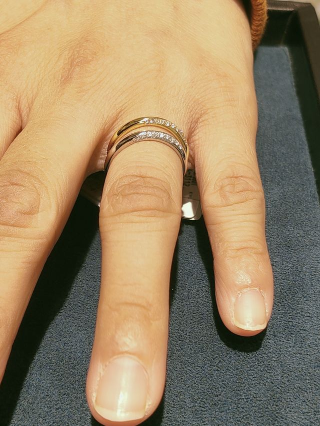 『想い重ねて』
斜めの石デザインなので横からでも目立つ