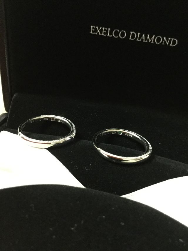 お互い誕生石を入れました。