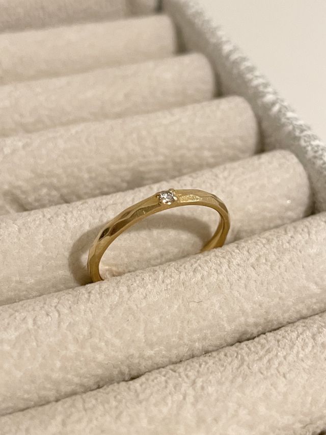 リングのカットデザインが気に入りこちらを選びました。