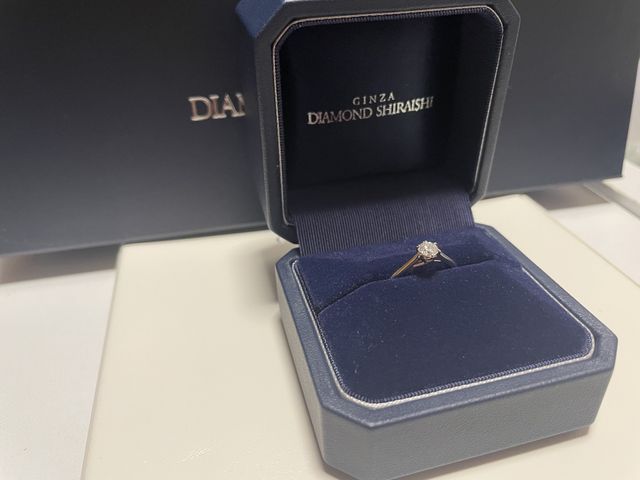 シンプルなダイアモンド。
プラチナの指輪