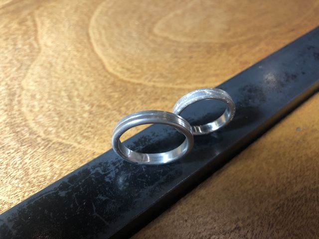 試着の時です。サイズ調整をしていただきました。