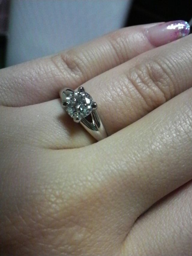 THE　婚約指輪というかんじです