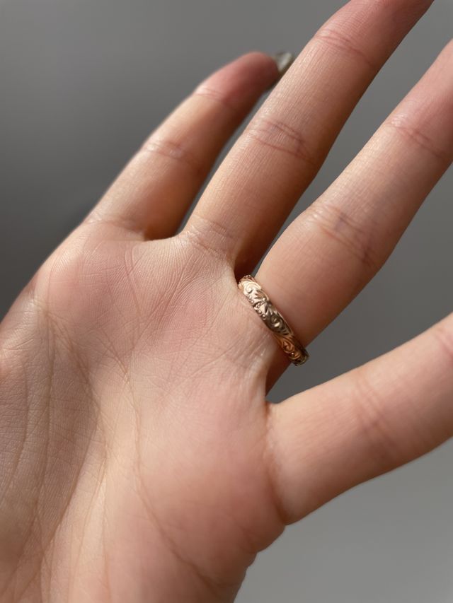 裏にはヤシの木のデザインが入ってます。