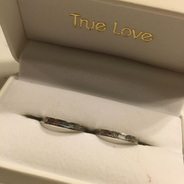 True Loveというブランドの指輪です。