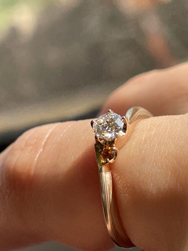 『月桜』
・ダイヤモンド
・シトリン
の婚約指輪です。