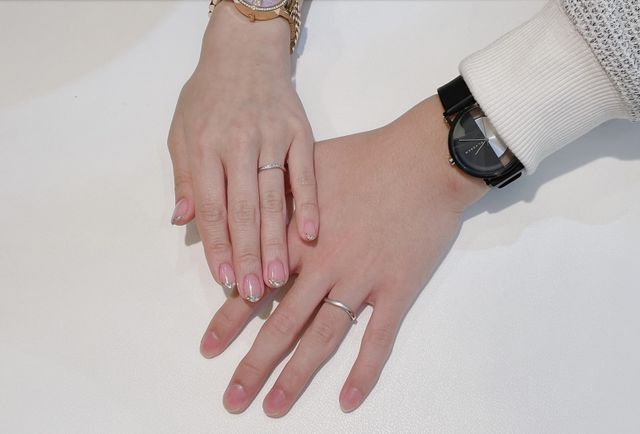 ピンクダイヤモンドが輝く綺麗な指輪です。