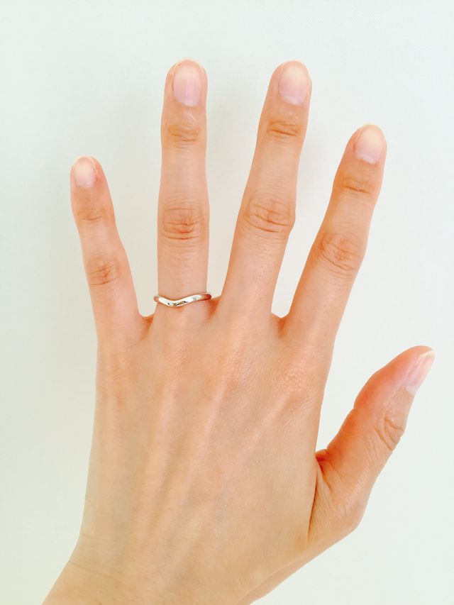 指が、より長く見えます