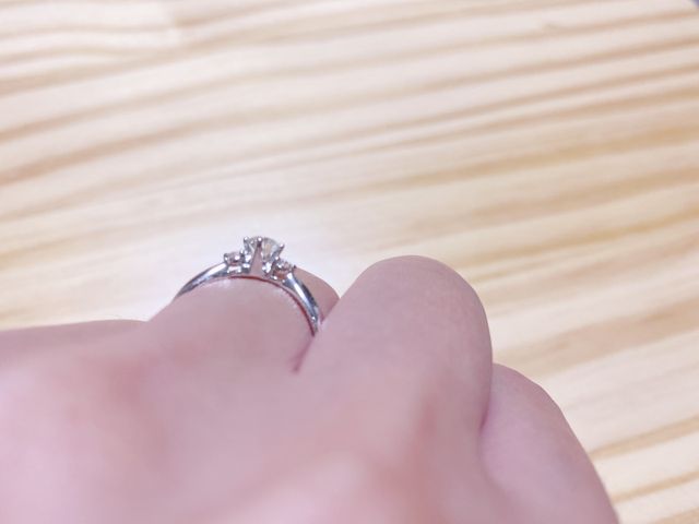 横から見ると爪がクラウンのようになっていてお気に入りです。