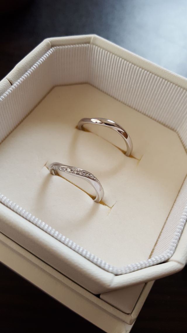 波をイメージしたデザインだそうです。