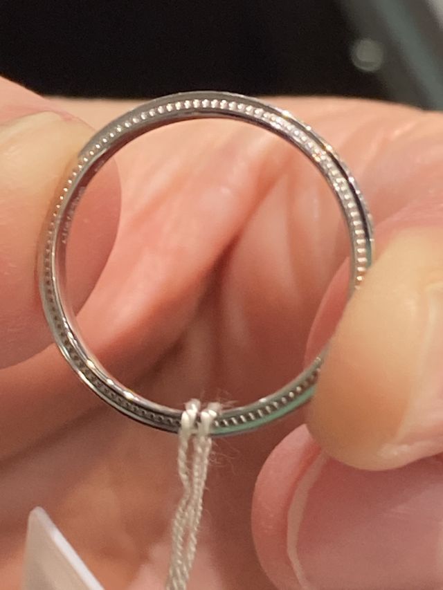 サイドからミル打ちが見えます。