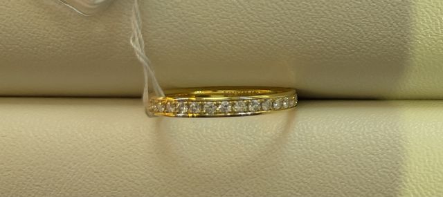 イエローゴールドのエタニティリング