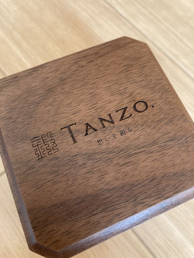 くるみの木で作られたケース付