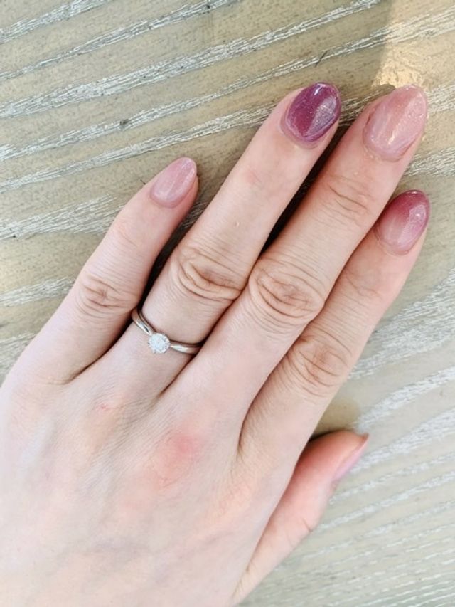 一番シンプルなデザインです。ダイヤは0.295カラットです。