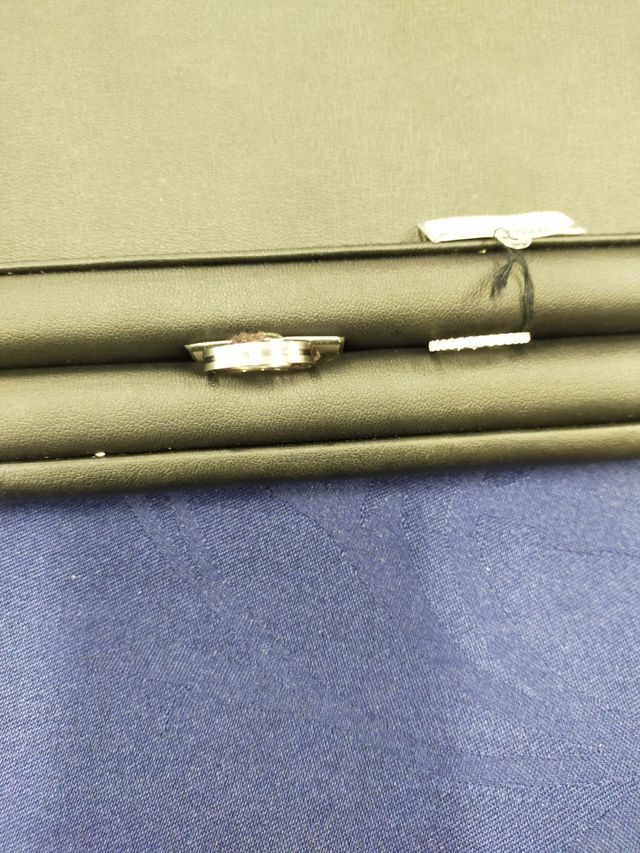 結婚指輪の2つ
好みを優先しシリーズは別にしました