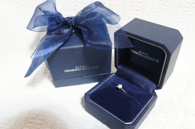 ダイヤモンド自体が素敵なので、シンプルなデザインにしました！