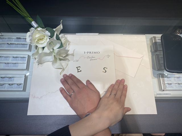 指輪を受け取った時にとっていただいた写真です。
