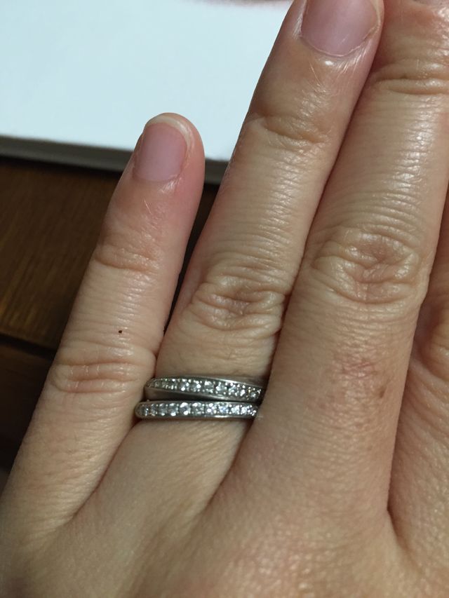 結婚指輪と合わせれるデザイン