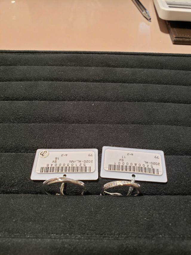 何点か試着して一番デザインが輝いていた。つけ心地も良い